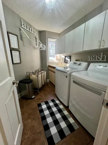 $899,000 | 14011 Minnehaha Place, Minnetonka, MN 55391