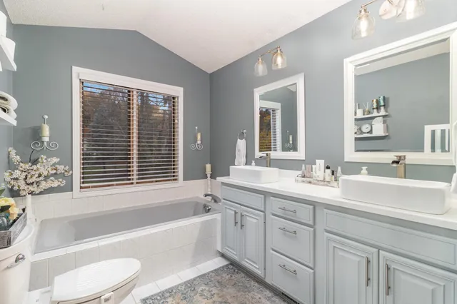 $899,000 | 14011 Minnehaha Place, Minnetonka, MN 55391