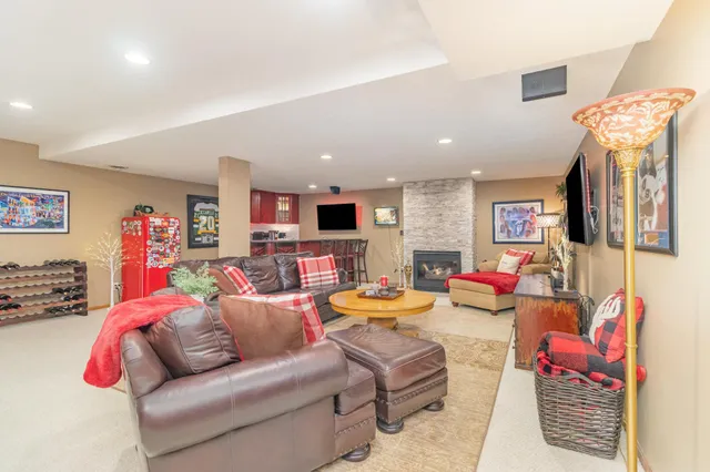 $899,000 | 14011 Minnehaha Place, Minnetonka, MN 55391