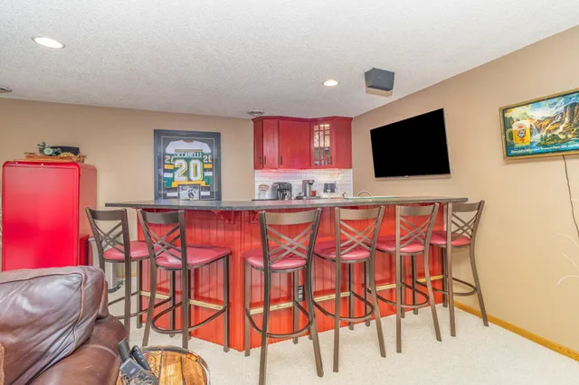 $899,000 | 14011 Minnehaha Place, Minnetonka, MN 55391