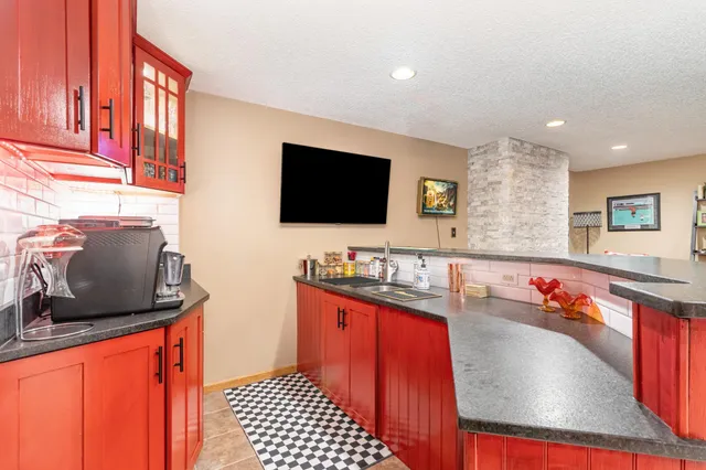 $899,000 | 14011 Minnehaha Place, Minnetonka, MN 55391