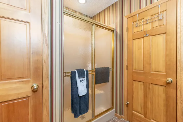 $899,000 | 14011 Minnehaha Place, Minnetonka, MN 55391