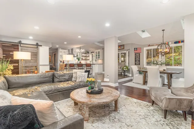 $899,000 | 14011 Minnehaha Place, Minnetonka, MN 55391