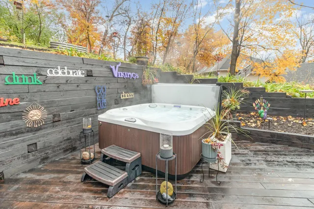 $899,000 | 14011 Minnehaha Place, Minnetonka, MN 55391