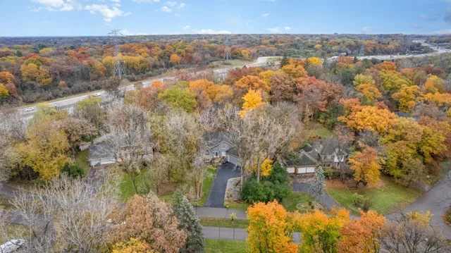 $899,000 | 14011 Minnehaha Place, Minnetonka, MN 55391