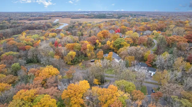 $899,000 | 14011 Minnehaha Place, Minnetonka, MN 55391