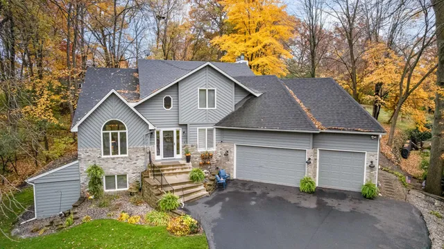 $899,000 | 14011 Minnehaha Place, Minnetonka, MN 55391