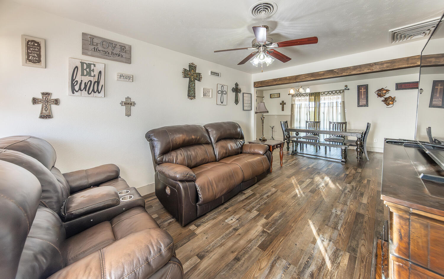 1710 43rd Street Lubbock, TX 79412 - Photo 4 of 20 a living room with furniture