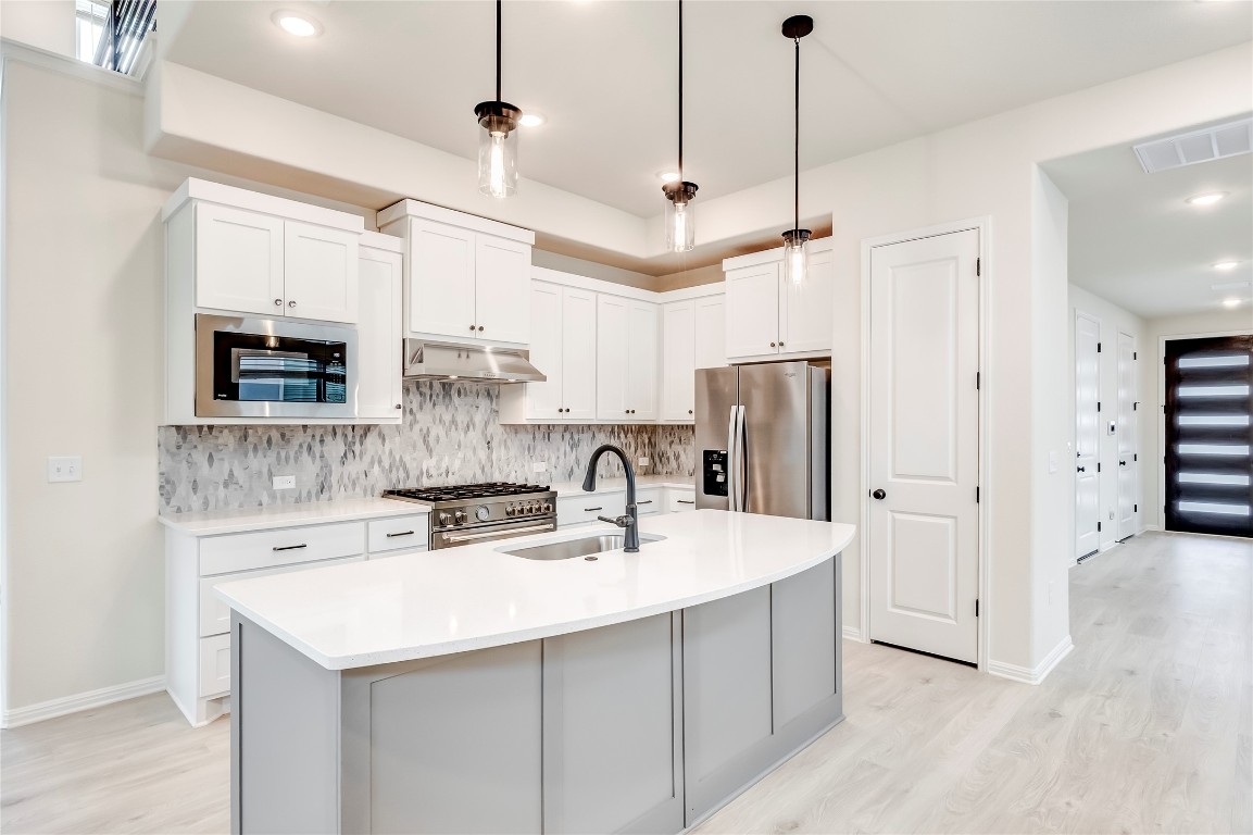 2008 Kit Circle Austin, TX 78758 - Photo 10 of 37 Refrigerator is included; if tenant has their own we can move this out.