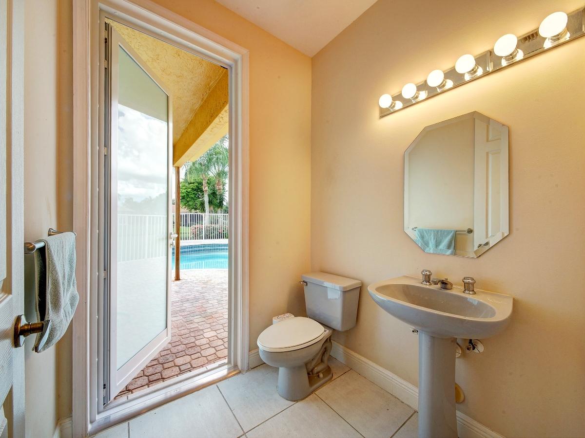 6858 Portside Drive Boca Raton, FL 33496 - Photo 8 of 17 Bath