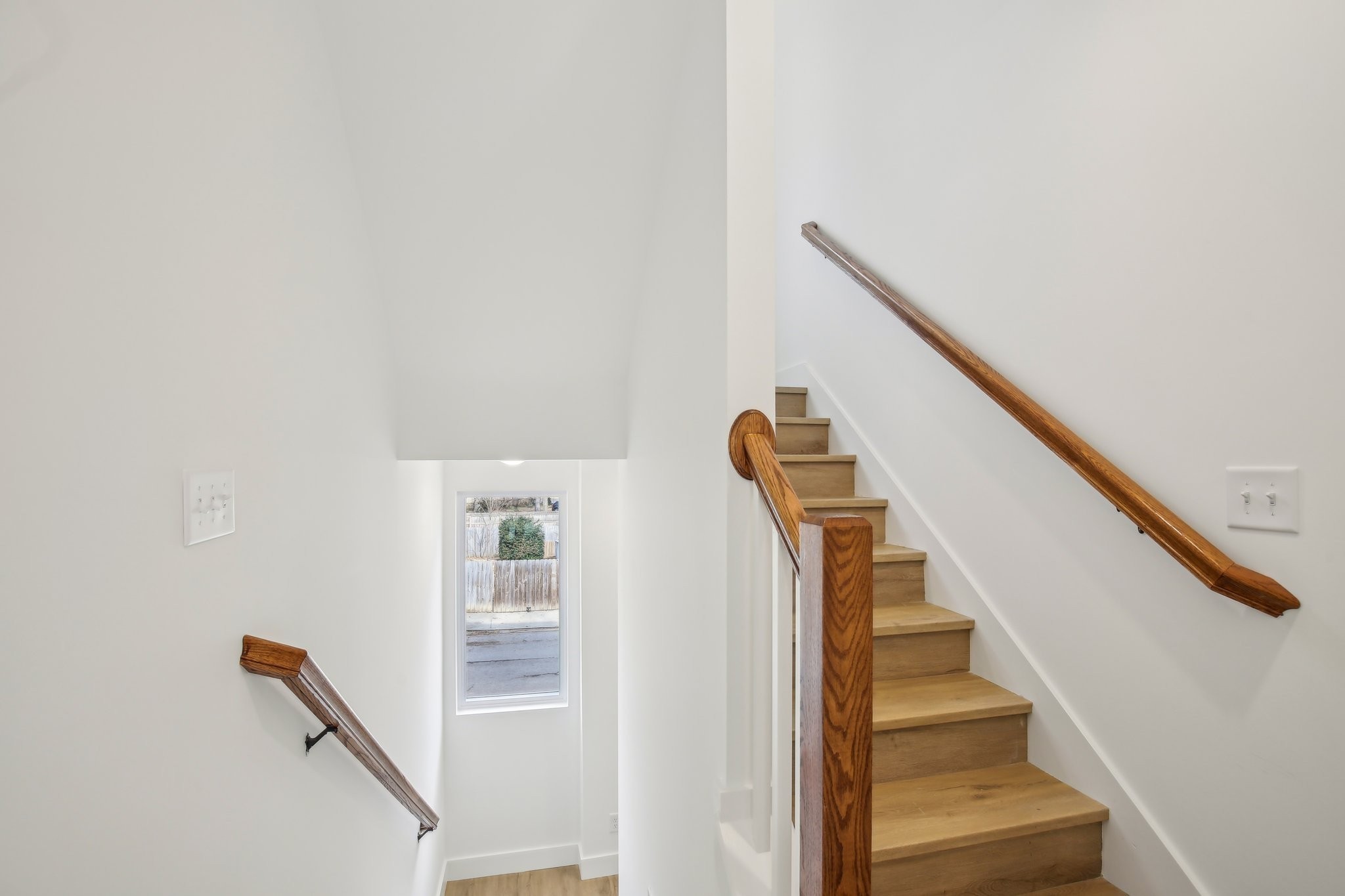 914 Smiley Street Nashville, TN 37206 - Photo 23 of 32 a view of entryway and hall