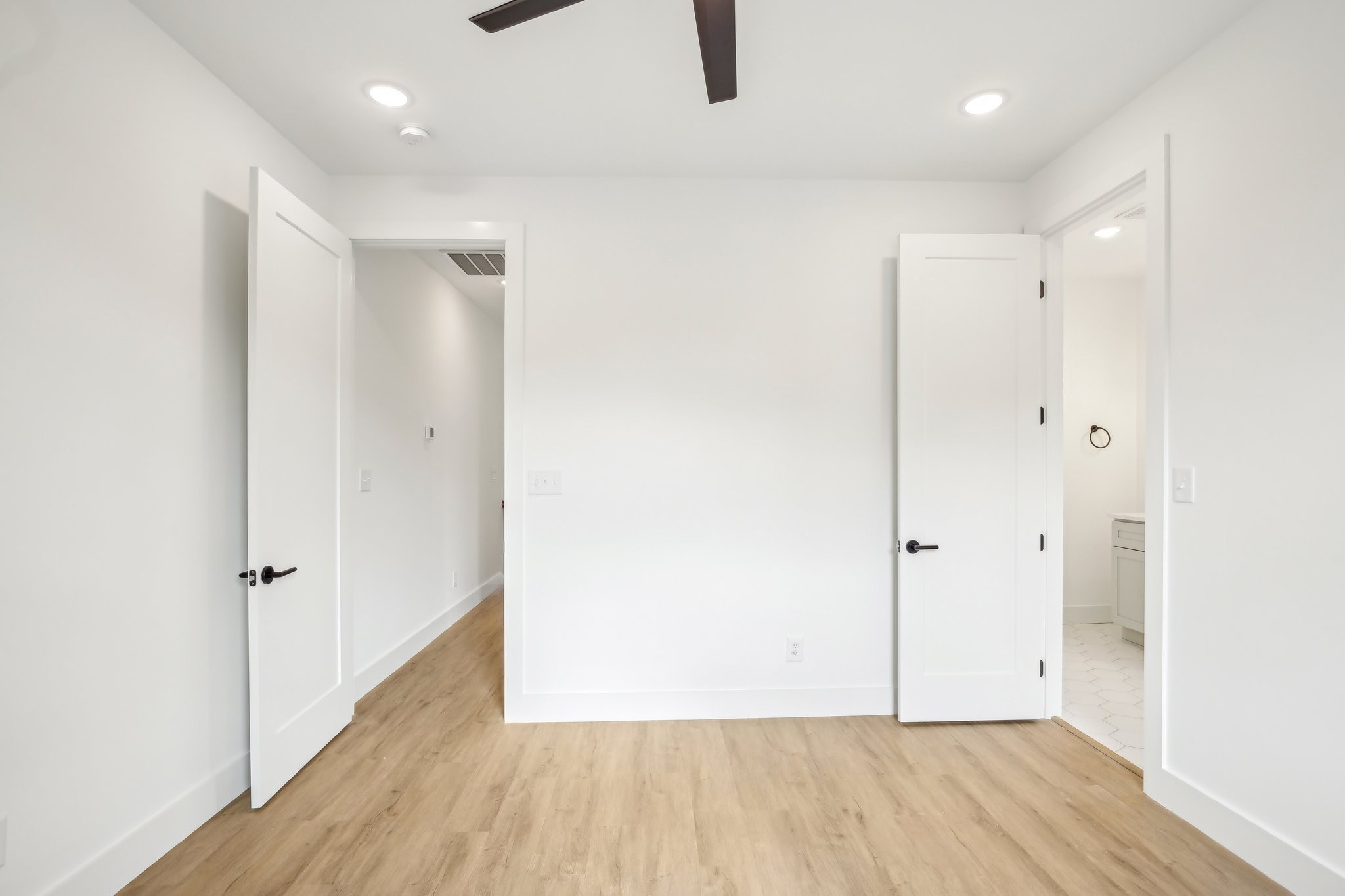 914 Smiley Street Nashville, TN 37206 - Photo 26 of 32 a view of hallway with wooden floor