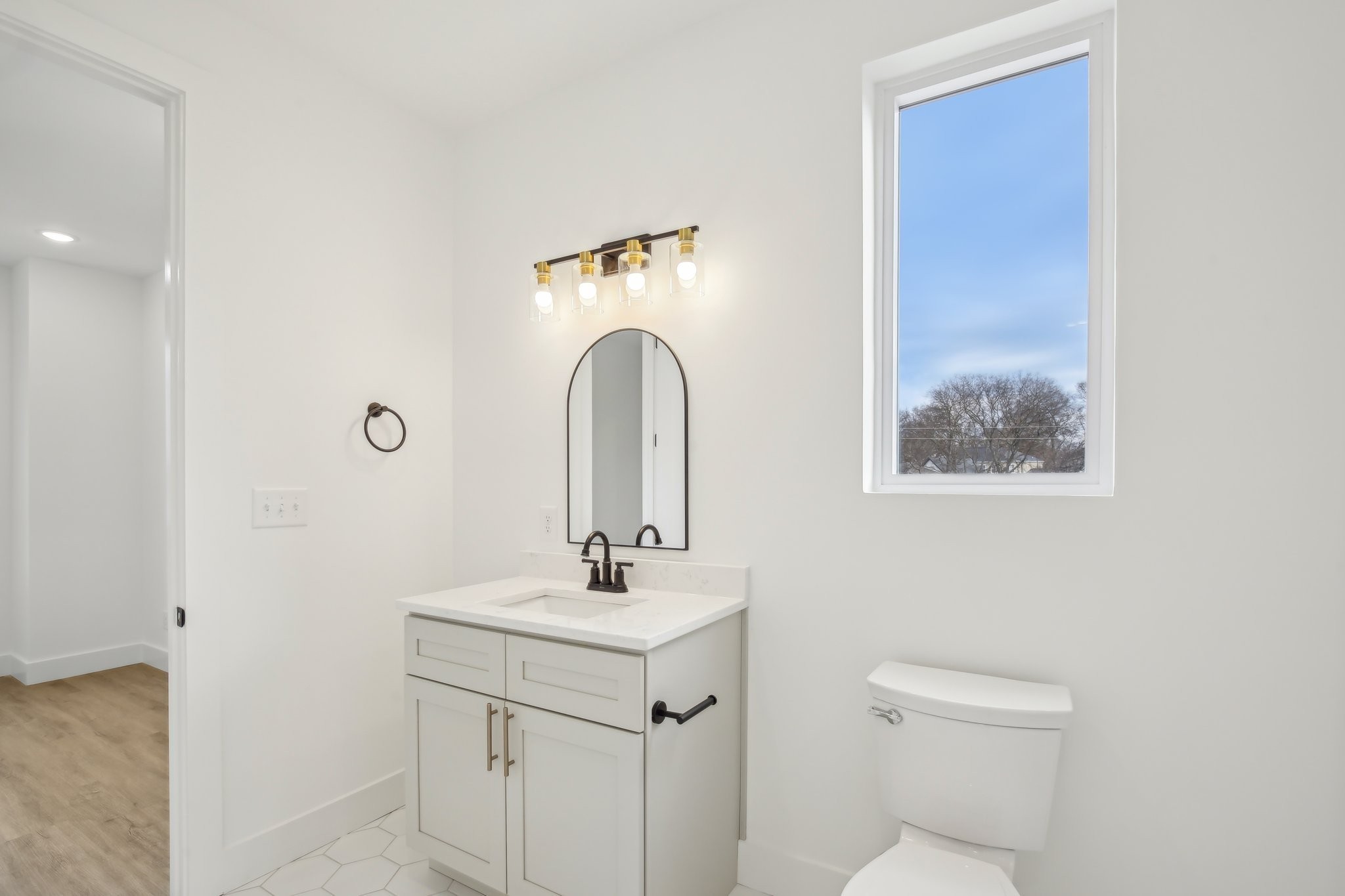 914 Smiley Street Nashville, TN 37206 - Photo 27 of 32 a bathroom with a toilet a sink and mirror