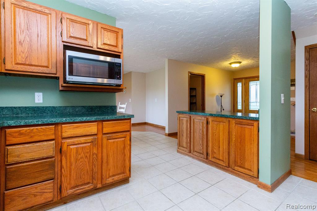 27469 Waltz Road New Boston, MI 48164 - Photo 12 of 60