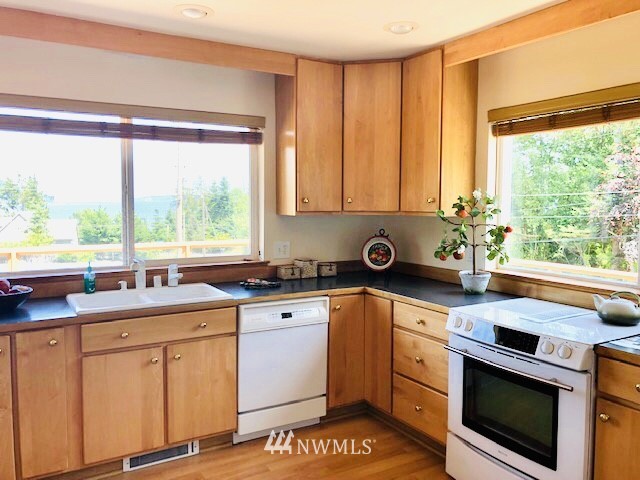 23893 Jefferson Point Road Northeast Kingston, WA 98346 - Photo 13 of 25 Gallery Image 13