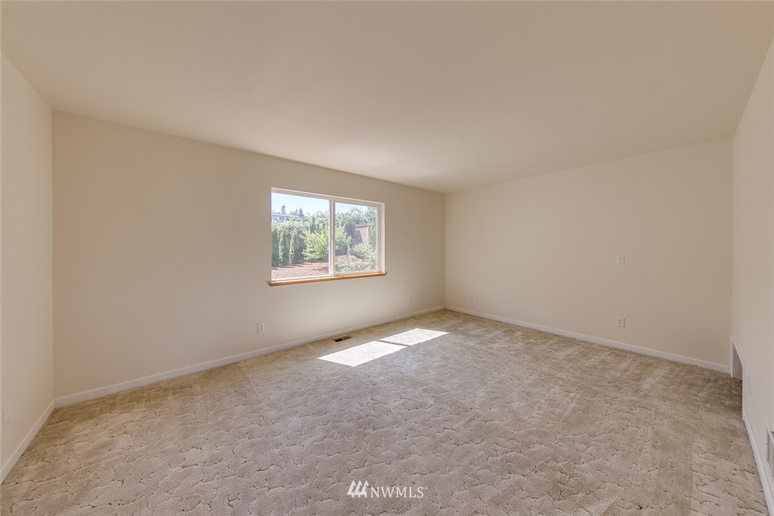 23893 Jefferson Point Road Northeast Kingston, WA 98346 - Photo 17 of 25 Gallery Image 17