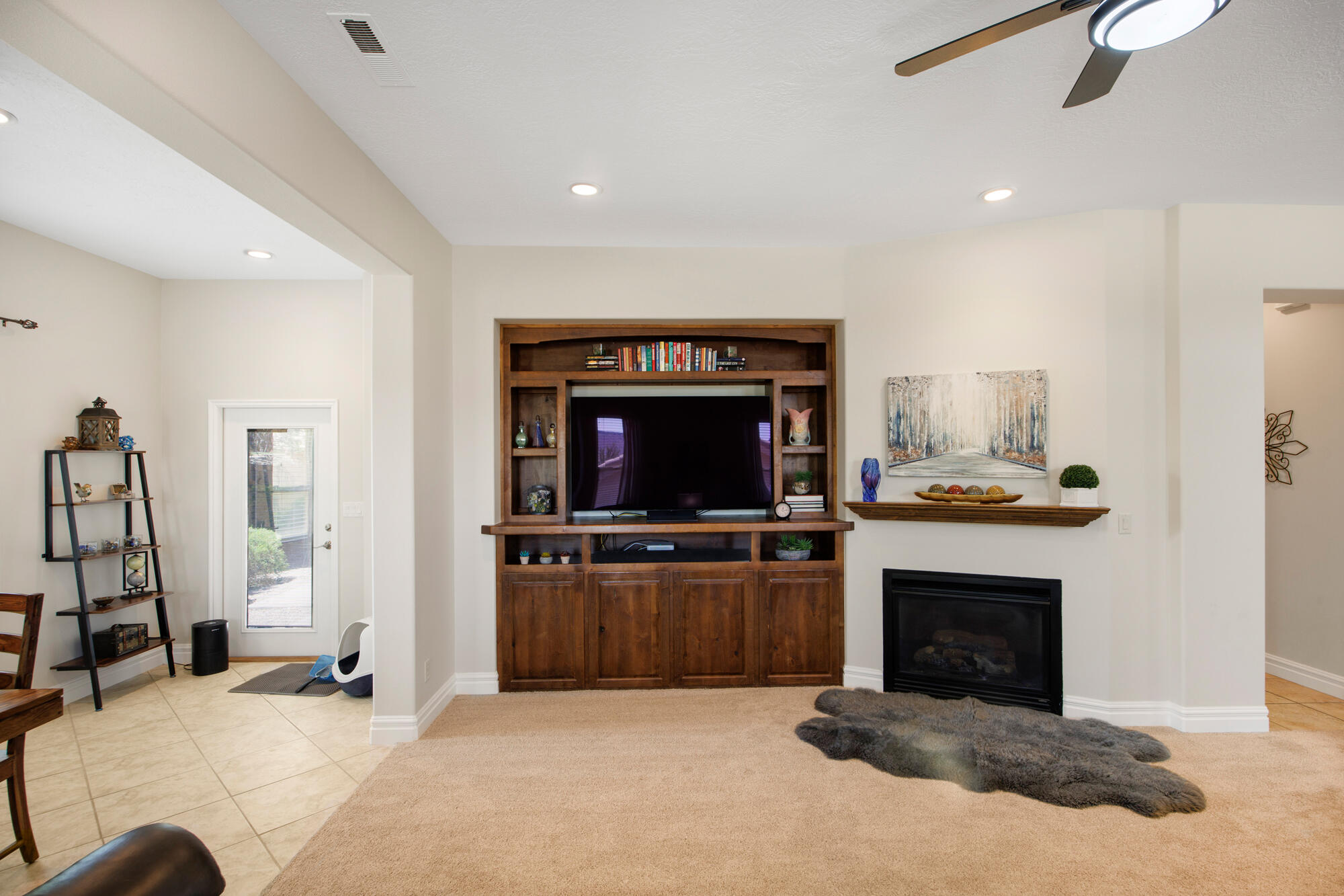 2581 West Desert Springs Road St. George, UT 84770 - Photo 8 of 45 Living