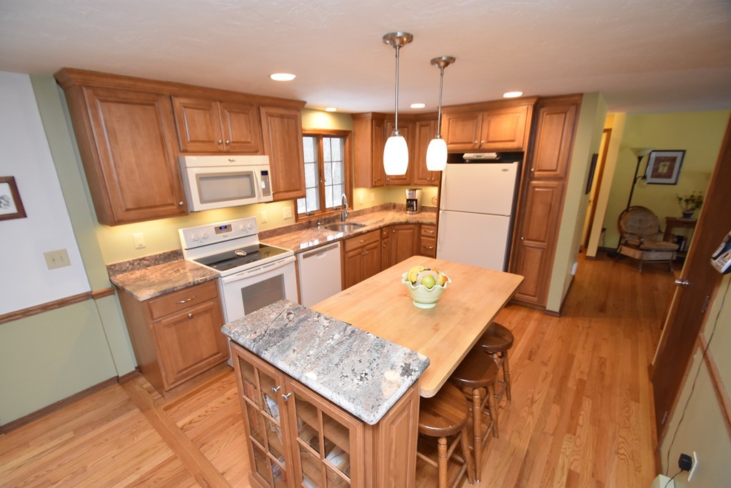 20 Merrill Road Sutton, MA 01590 - Photo 2 of 23