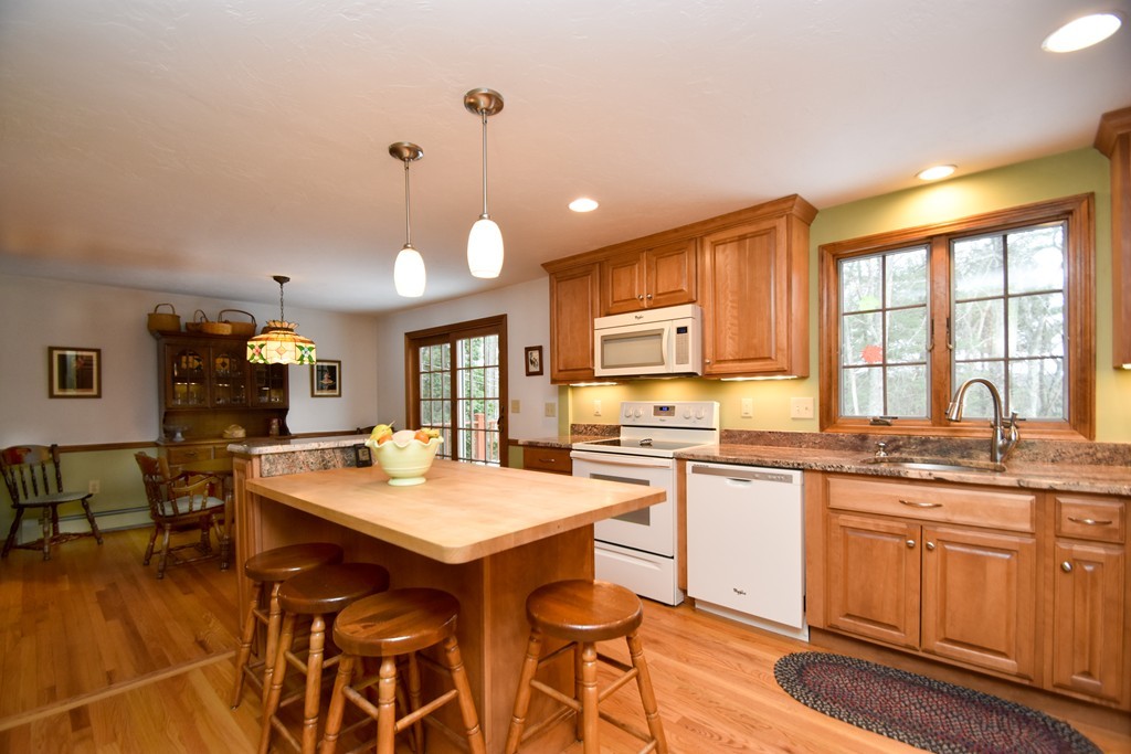 20 Merrill Road Sutton, MA 01590 - Photo 4 of 23