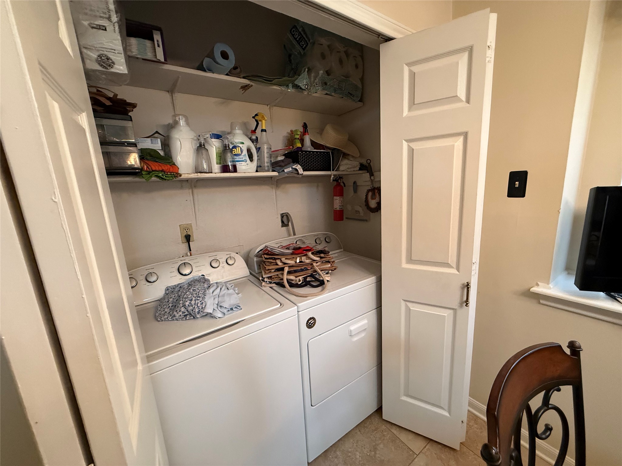 11816 Bittern Hollow Austin, TX 78758 - Photo 13 of 30 Laundry closet located off the kitchen.