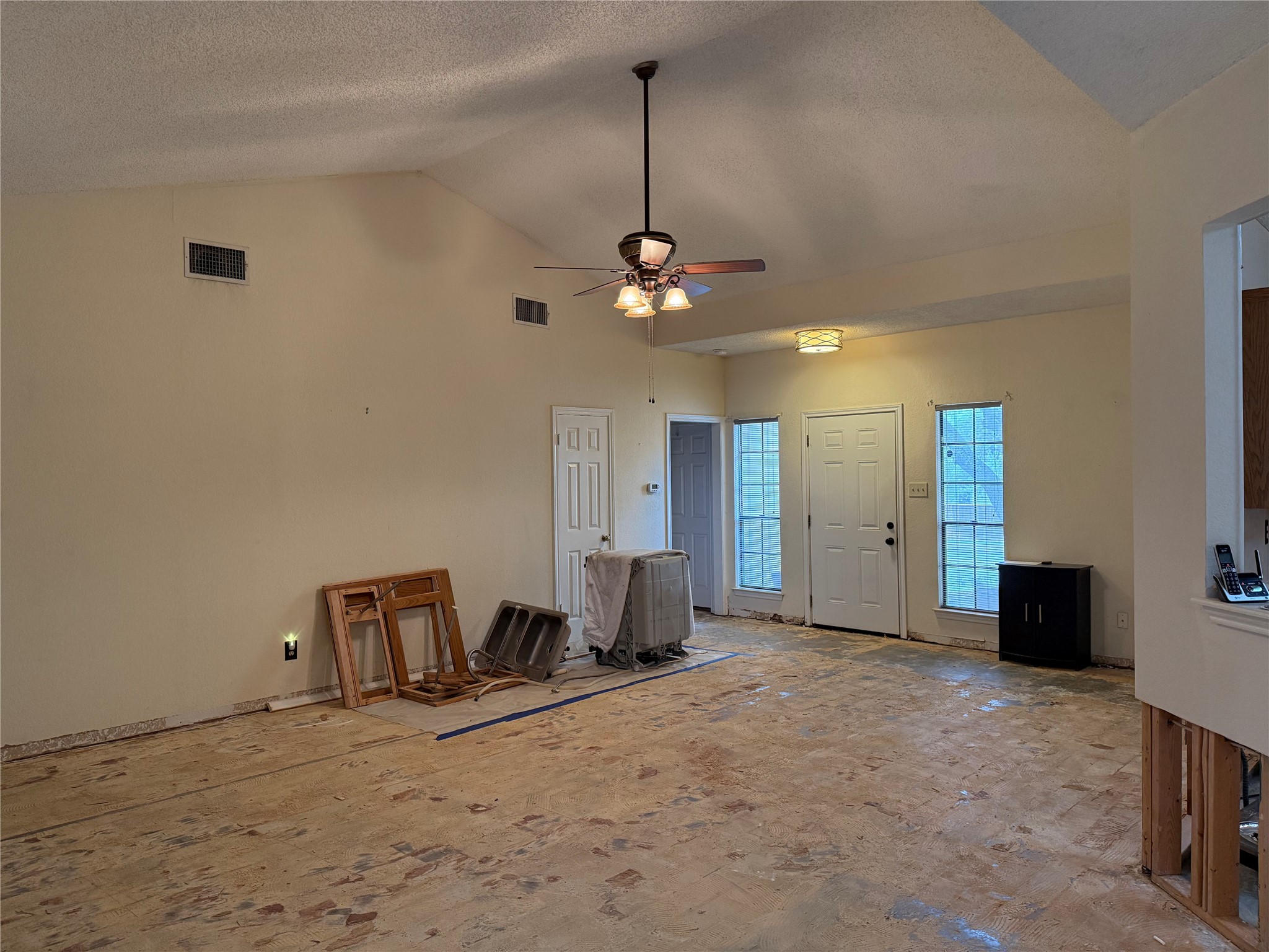 11816 Bittern Hollow Austin, TX 78758 - Photo 27 of 30 Vaulted ceiling.