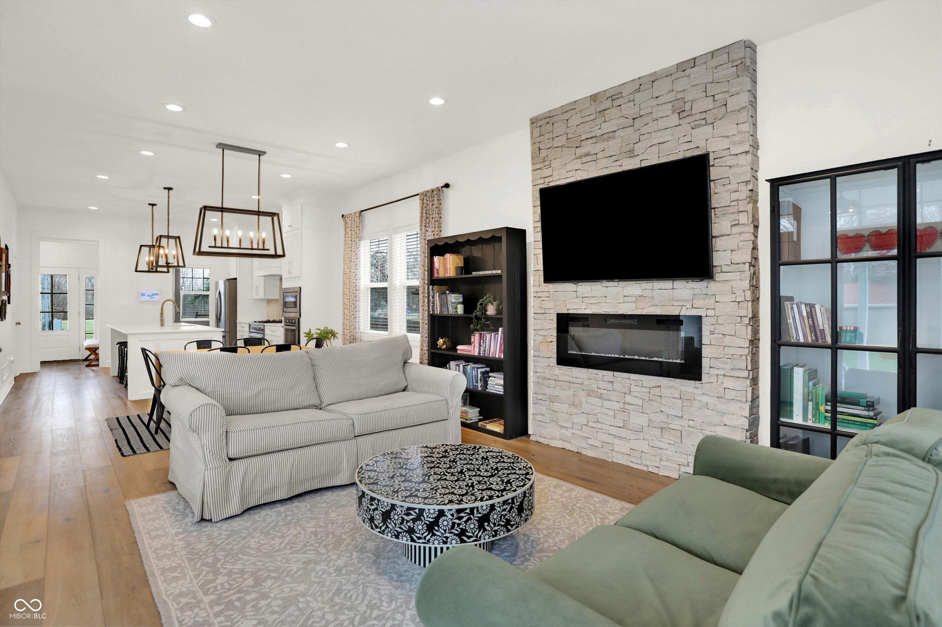 4760 Willow Road Zionsville, IN 46077 - Photo 3 of 37