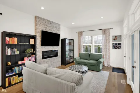 $750,000 | 4760 Willow Road, Zionsville, IN 46077