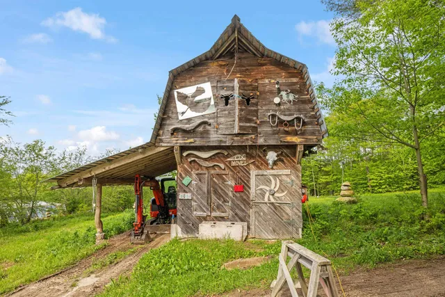 $1,850,000 | 218 Streeter Woods Road, Dorchester, NH 03266