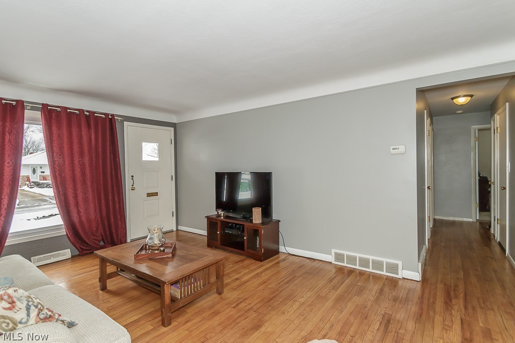 13814 Carpenter Road Garfield Heights, OH 44125 - Photo 3 of 25