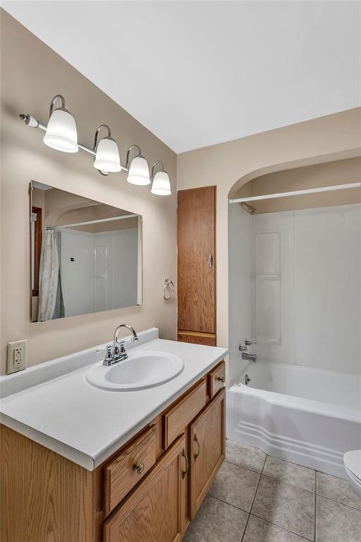 323 Sycamore Street Vandergrift, PA 15690 - Photo 16 of 28 a bathroom with a sink vanity granite tub and a mirror