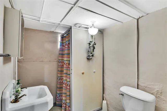 $83,000 | 323 Sycamore Street, Vandergrift, PA 15690