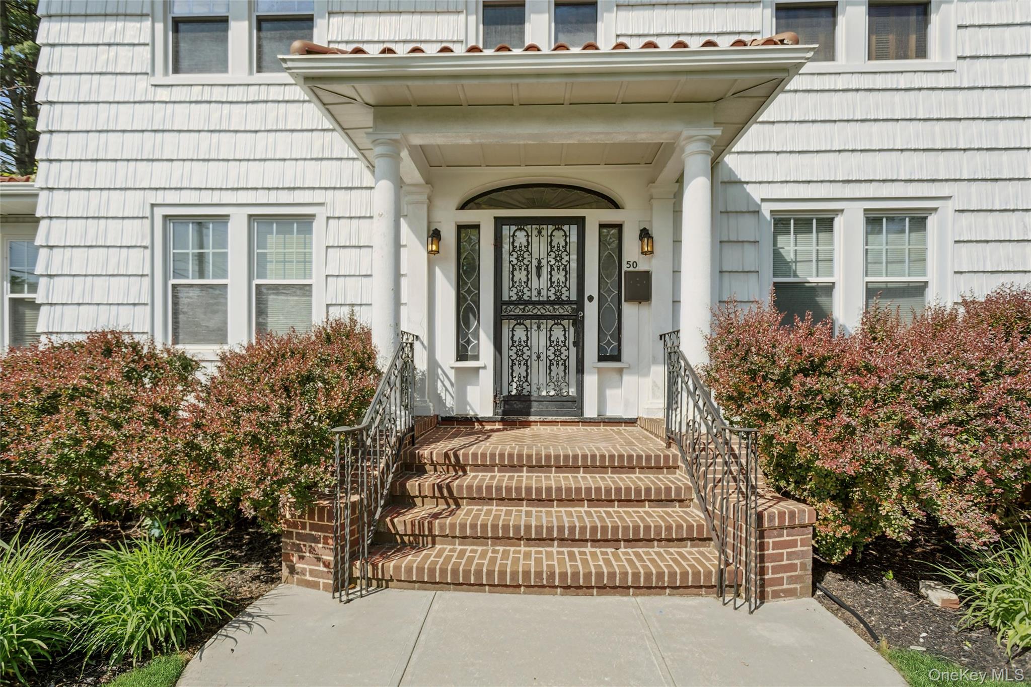 50 Roxbury Road Rockville Centre, NY 11570 - Photo 3 of 45