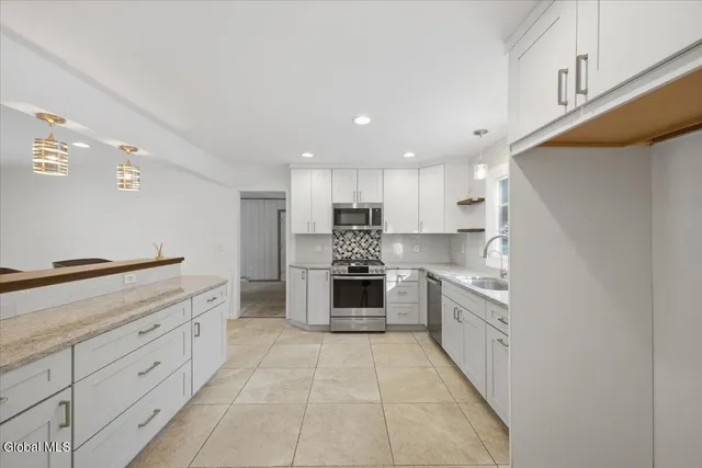 $449,900 | 7 Fairway Lane, Clifton Park, NY 12148