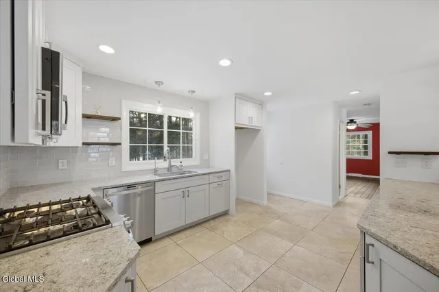 $449,900 | 7 Fairway Lane, Clifton Park, NY 12148