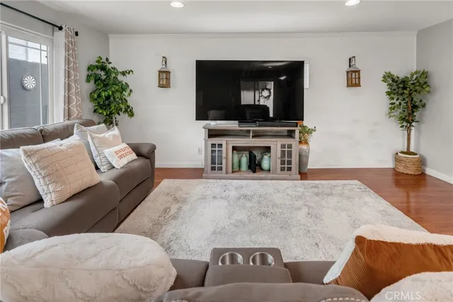 $799,999 | 7863 Lyndora Street, Downey, CA 90242