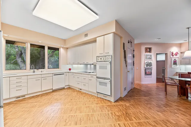 $1,995,000 | 1370 Sunview Lane, Winnetka, IL 60093