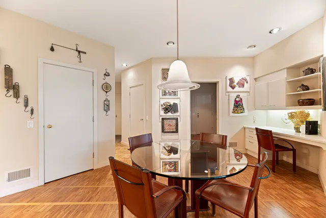 $1,995,000 | 1370 Sunview Lane, Winnetka, IL 60093