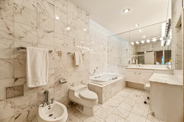 $1,995,000 | 1370 Sunview Lane, Winnetka, IL 60093