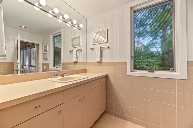 $1,995,000 | 1370 Sunview Lane, Winnetka, IL 60093