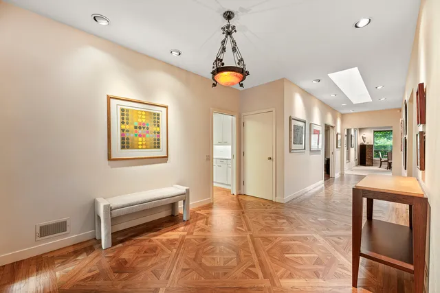 $1,995,000 | 1370 Sunview Lane, Winnetka, IL 60093