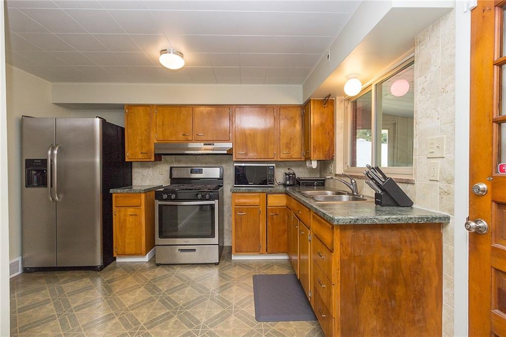 660 Meadow Lane Rochester, PA 15074 - Photo 4 of 16 Gallery Image 4