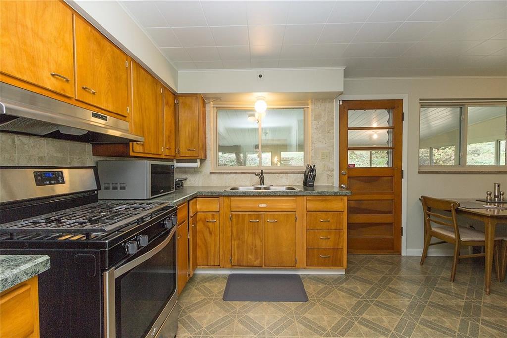 660 Meadow Lane Rochester, PA 15074 - Photo 5 of 16 Gallery Image 5