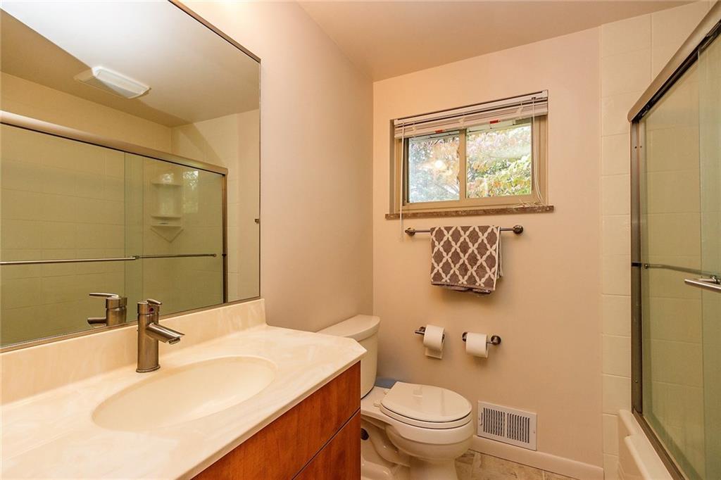660 Meadow Lane Rochester, PA 15074 - Photo 10 of 16 Gallery Image 10