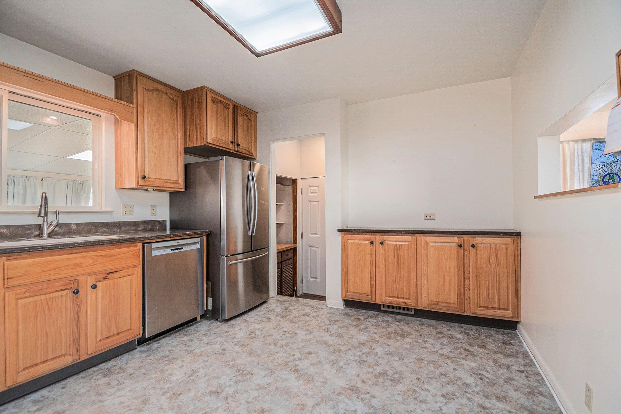 4825 Locust Road Saginaw, MI 48604 - Photo 7 of 28 1929128-6318d6b1-d9f0-4ce6-bec0-20a8f5c2fb1e.JPG