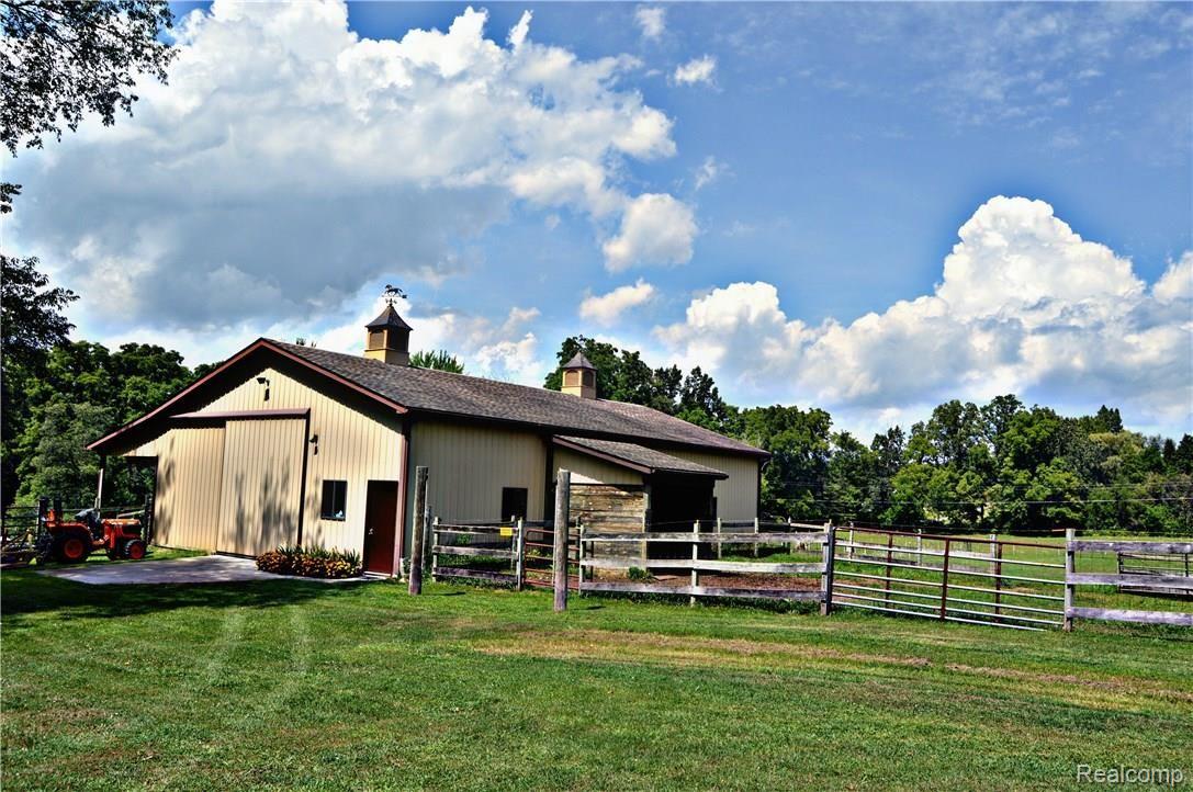 4255 Walsh Road Whitmore Lake, MI 48189 - Photo 35 of 50 DSC_0015.jpg