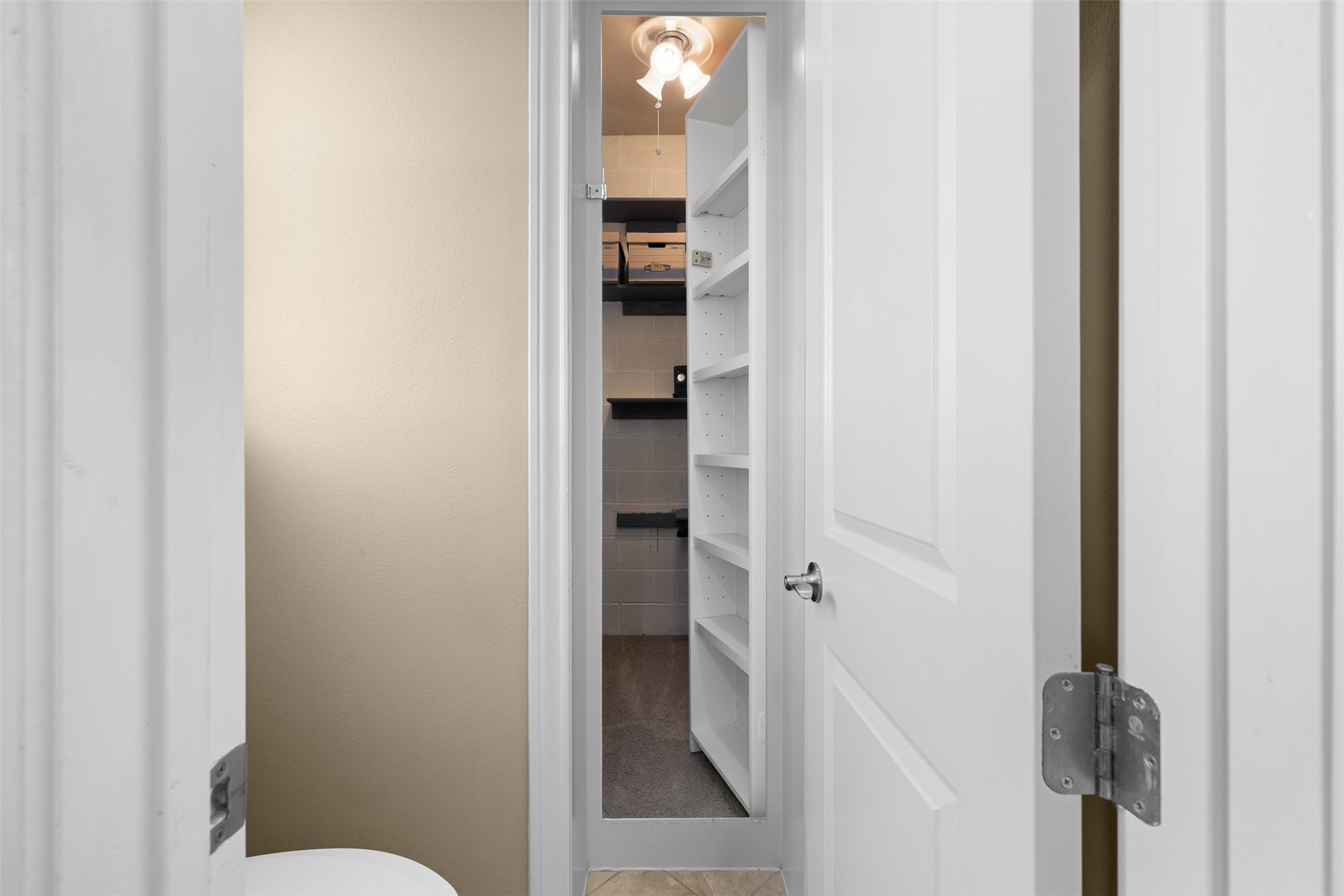 1813 Cemetery Road Bellville, TX 77418 - Photo 15 of 27 a bathroom with a toilet