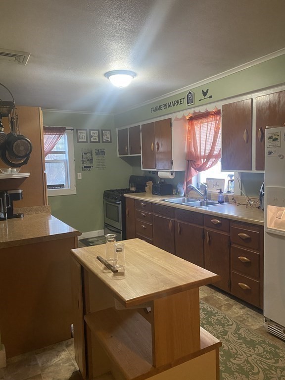 139 Braley Road Freetown, MA 02717 - Photo 3 of 26 Gallery Image 3