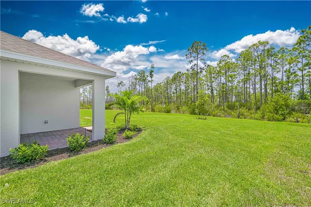 a view of a multi story building