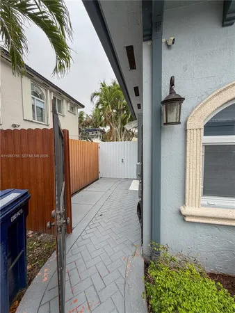 $1,600 | 16242 Southwest 42nd Terrace, Miami, FL 33185