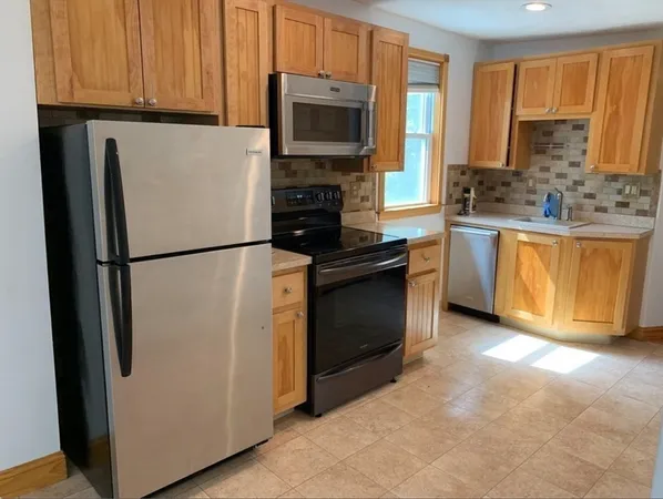 $2,550 | 229 Everett Street, Unit 8, Boston, MA 02128